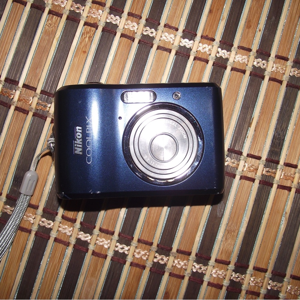 Nikon COOLPIX L18 8.0MP Digital Camera - Blue